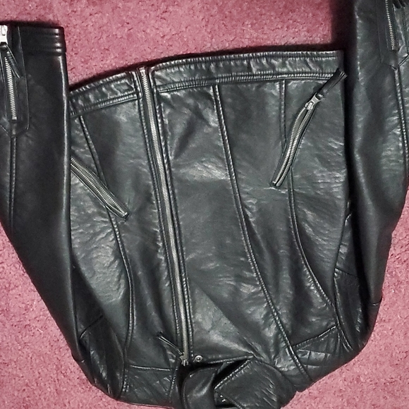 Leather jacket - Picture 3 of 3